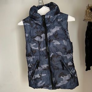 Sam blue camo vest